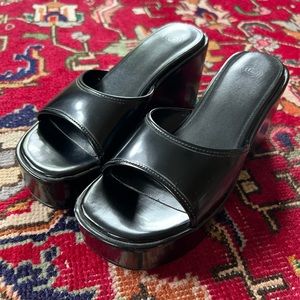 Urban Outfitters Black Platform Sandals - Size 8
